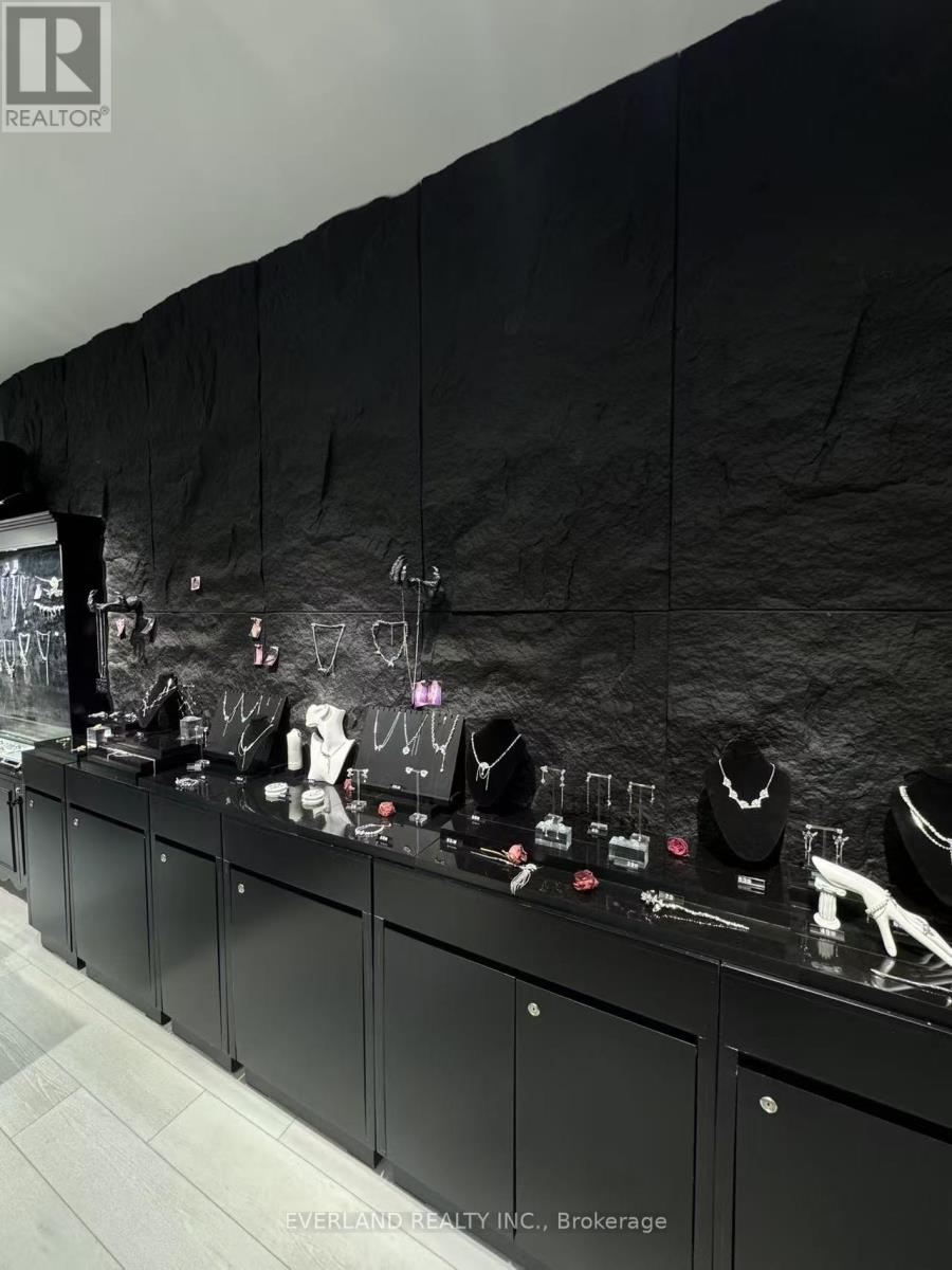 2515 Yonge Street, Toronto, Ontario  M4P 2H9 - Photo 6 - C13016942