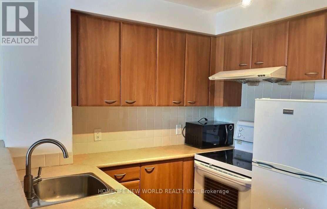 1906 - 36 Lee Centre Drive, Toronto, Ontario  M1H 3K2 - Photo 3 - E13016940