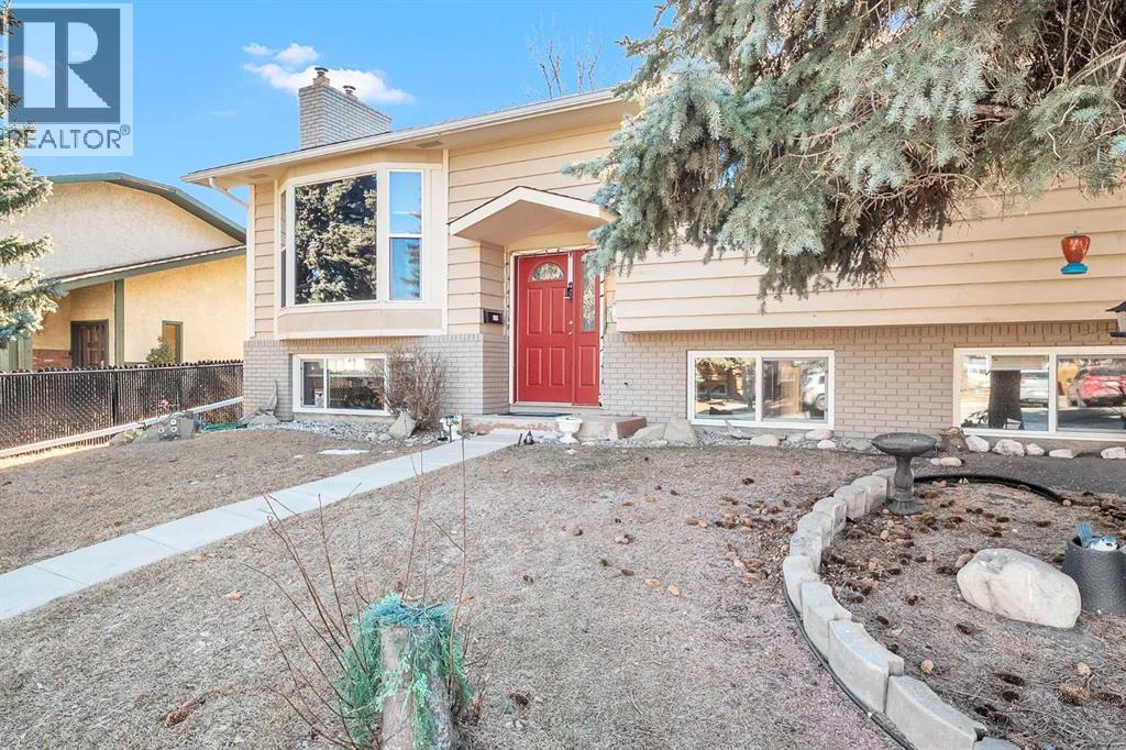 51 Bermondsey Place Nw, Calgary, Alberta  T3K 1V6 - Photo 4 - A2302844