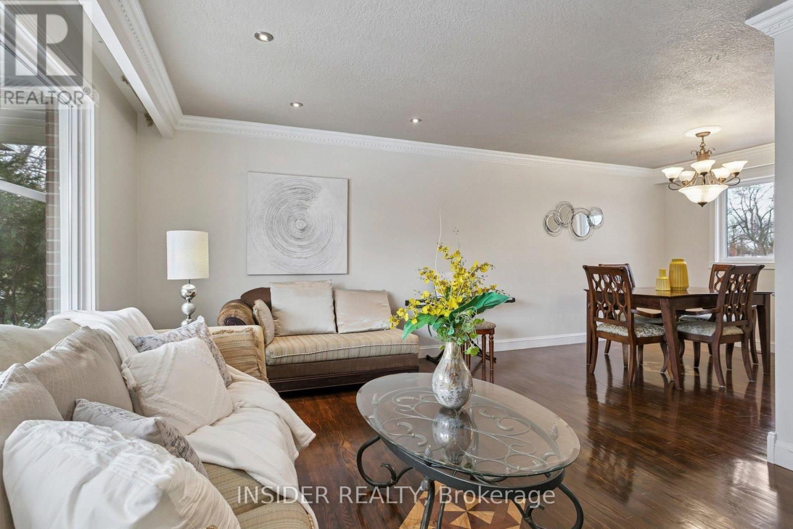 2078 Stanfield Road, Mississauga, Ontario  L4Y 1R5 - Photo 4 - W12988866