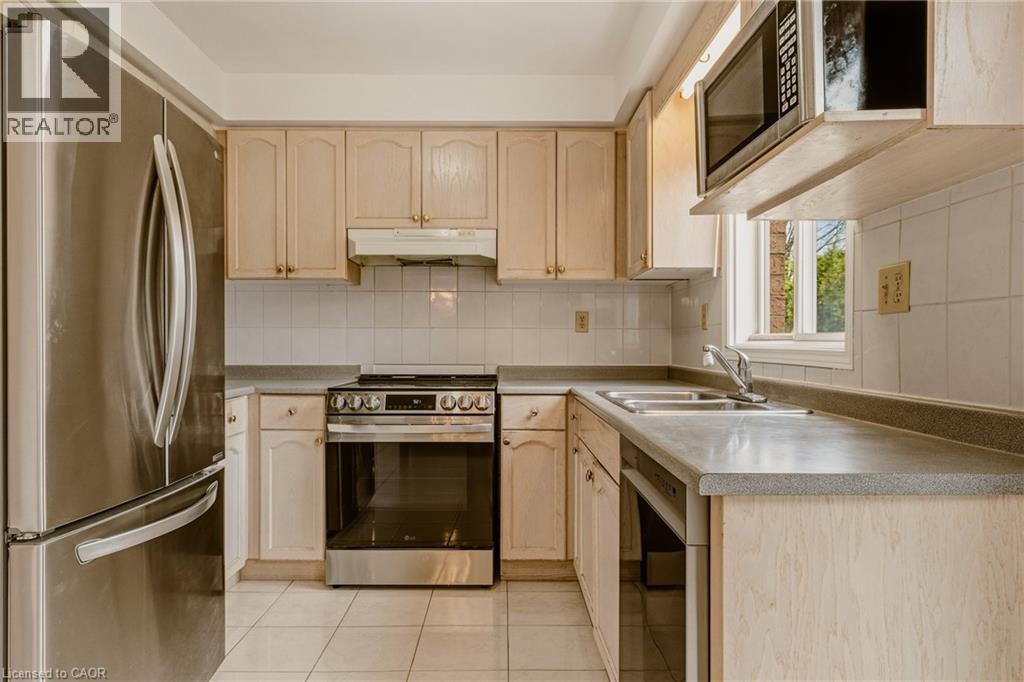 90 Lynnette Drive, Hamilton, Ontario  L9B 2M5 - Photo 13 - 40822128