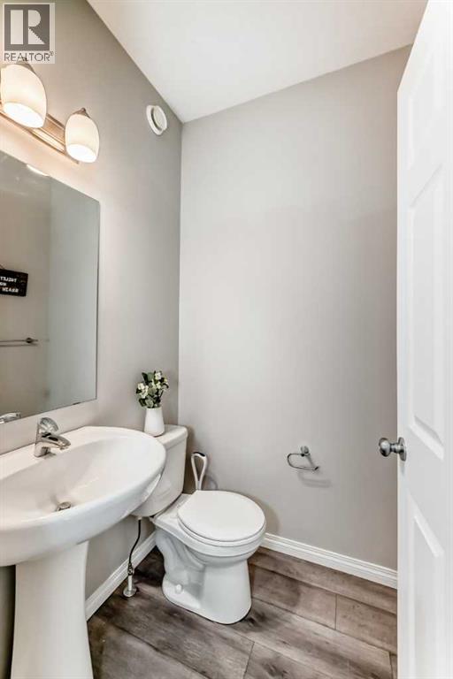 35 Lucas Terrace Nw, Calgary, Alberta  T3P 1P9 - Photo 12 - A2301516