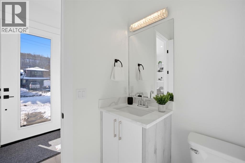 8518 & 8520 33 Avenue Nw, Calgary, Alberta  T3B 1M1 - Photo 28 - A2303226