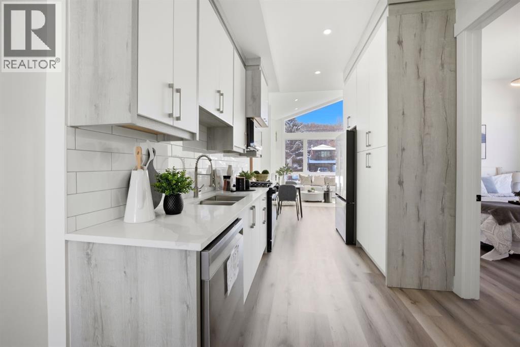 8518 & 8520 33 Avenue Nw, Calgary, Alberta  T3B 1M1 - Photo 14 - A2303226