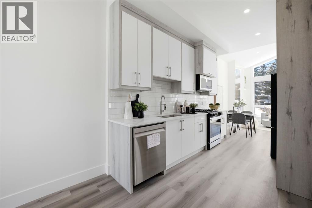 8518 & 8520 33 Avenue Nw, Calgary, Alberta  T3B 1M1 - Photo 13 - A2303226