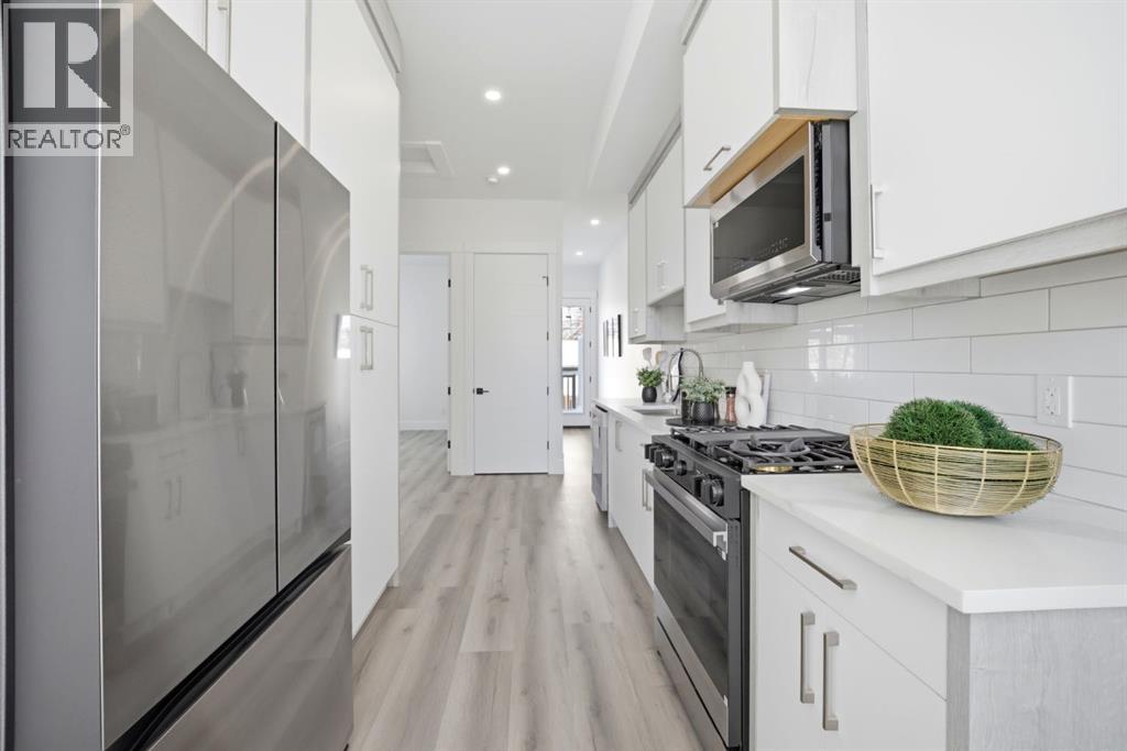 8518 & 8520 33 Avenue Nw, Calgary, Alberta  T3B 1M1 - Photo 12 - A2303226