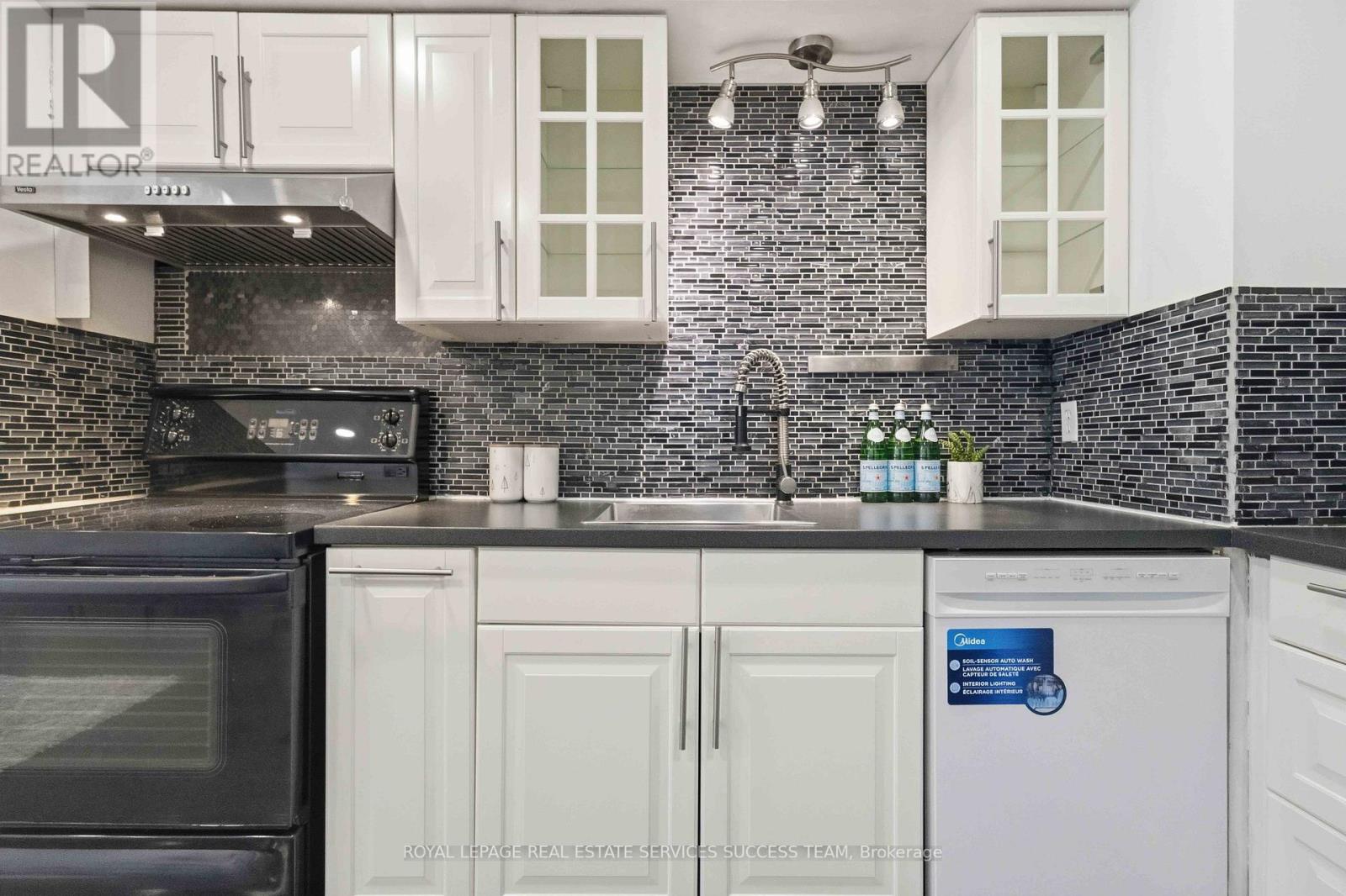 31 Thatcher's Mill Way, Markham, Ontario  L3P 3T2 - Photo 3 - N13016954