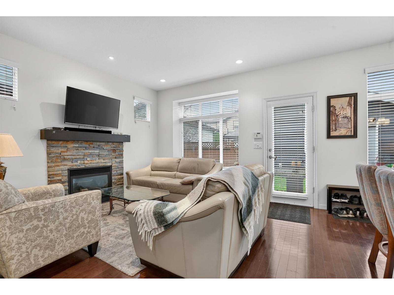 6909 208b Street, Langley, British Columbia  V2Y 0G3 - Photo 7 - R3085865