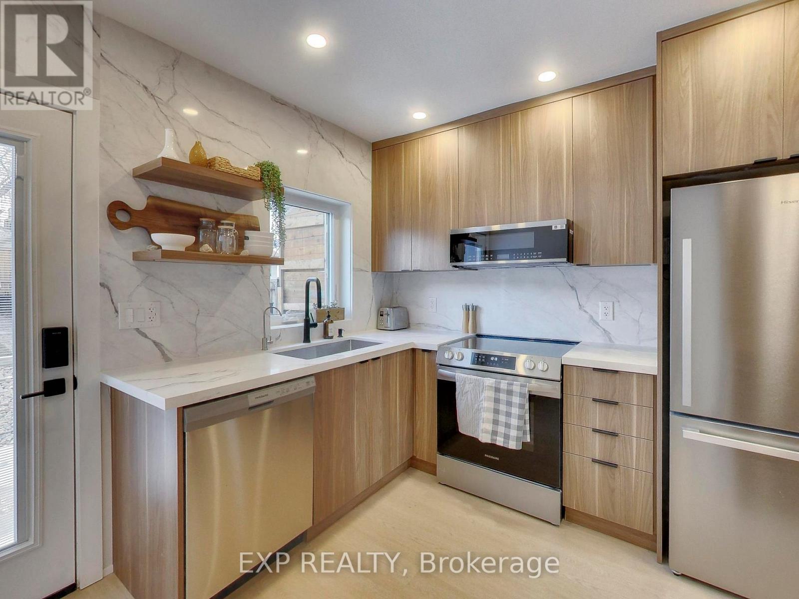 37 Gilbert Avenue, Toronto, Ontario  M6E 4W2 - Photo 11 - W13016960