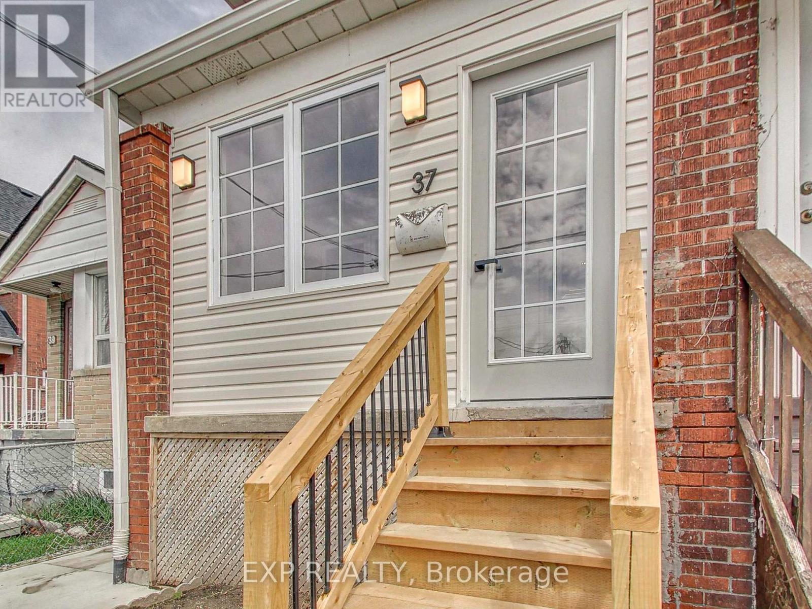 37 Gilbert Avenue, Toronto, Ontario  M6E 4W2 - Photo 2 - W13016960