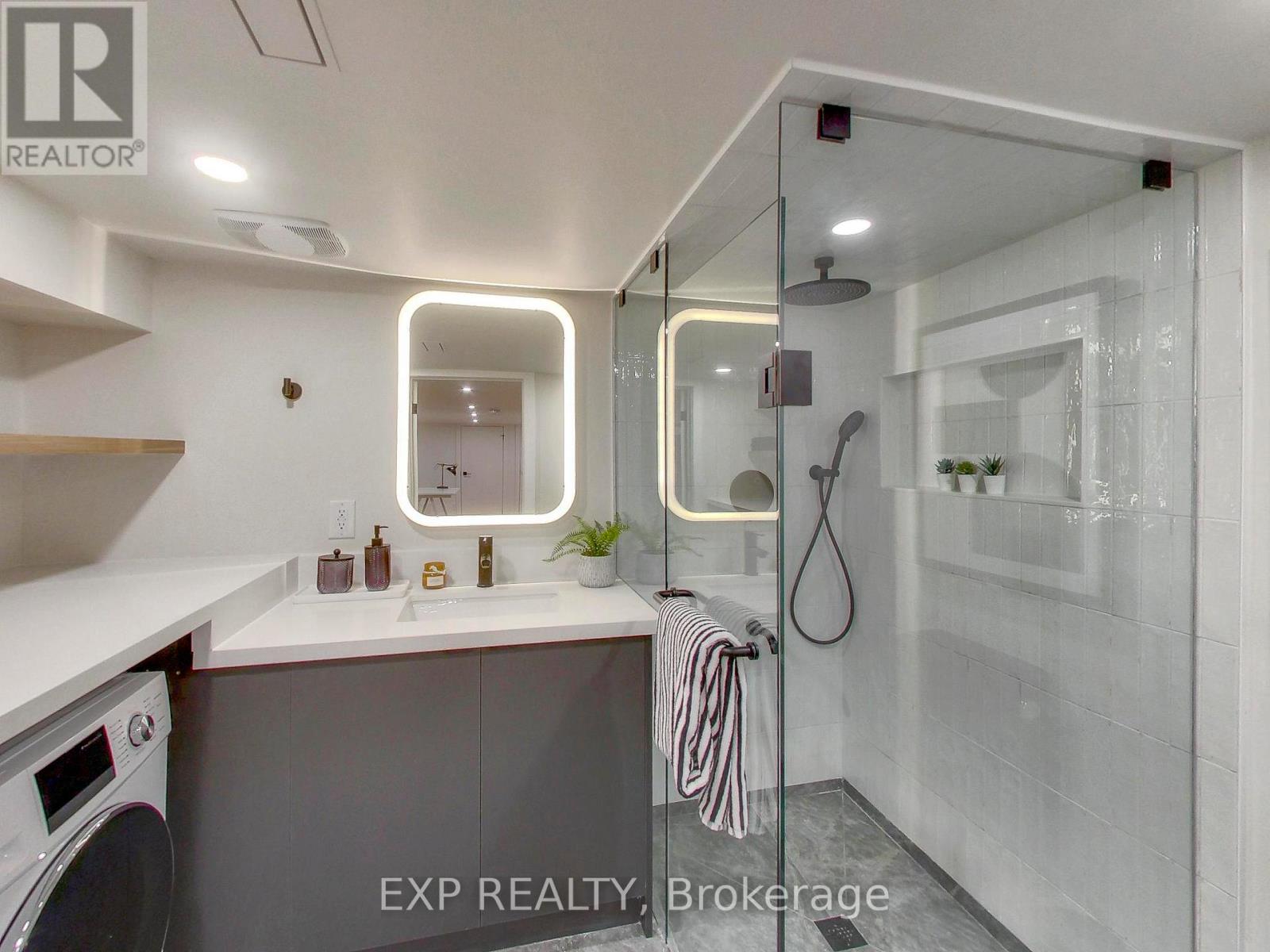 37 Gilbert Avenue, Toronto, Ontario  M6E 4W2 - Photo 24 - W13016960