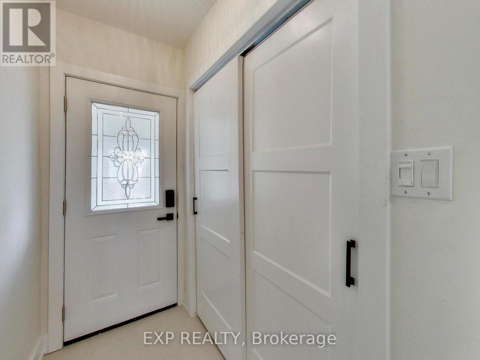 37 Gilbert Avenue, Toronto, Ontario  M6E 4W2 - Photo 4 - W13016960