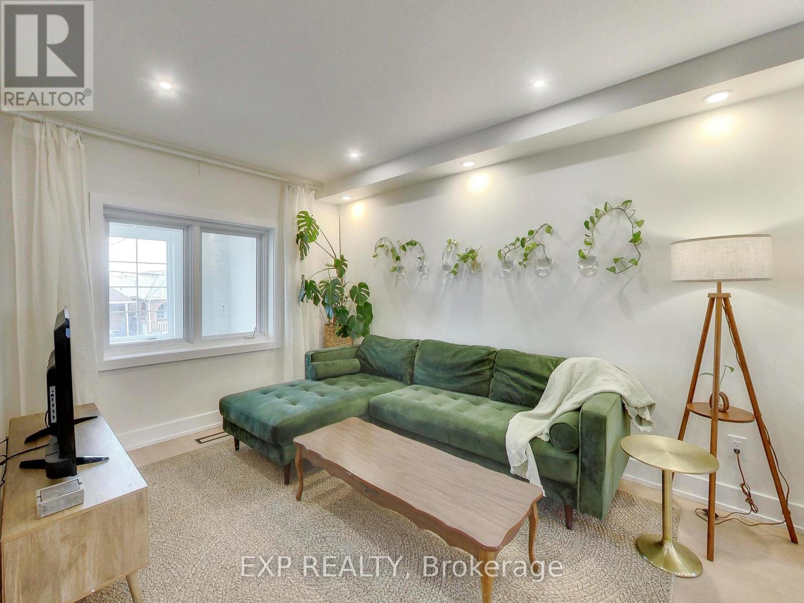 37 Gilbert Avenue, Toronto, Ontario  M6E 4W2 - Photo 6 - W13016960