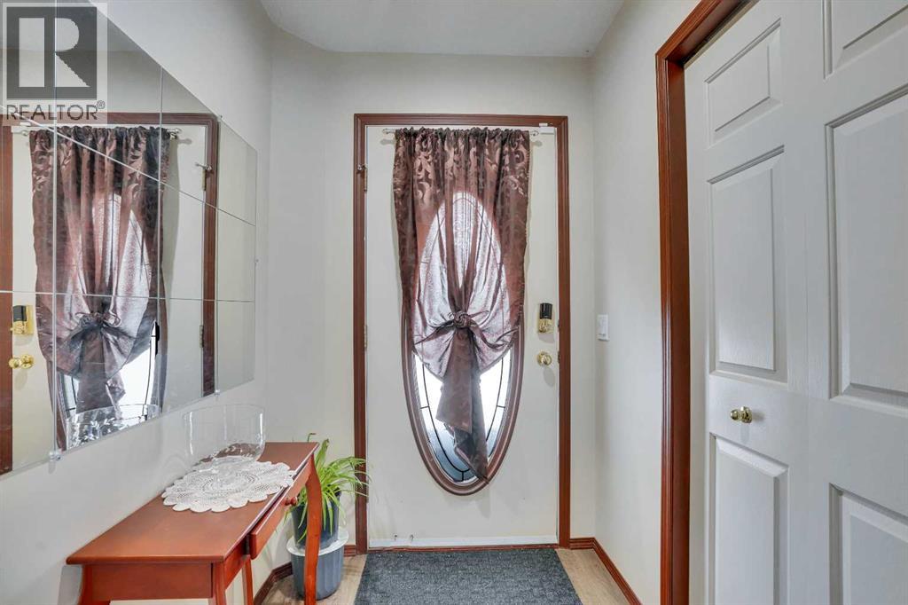 83 Bridlecreek Heath Sw, Calgary, Alberta  T2Y 3N5 - Photo 5 - A2299197