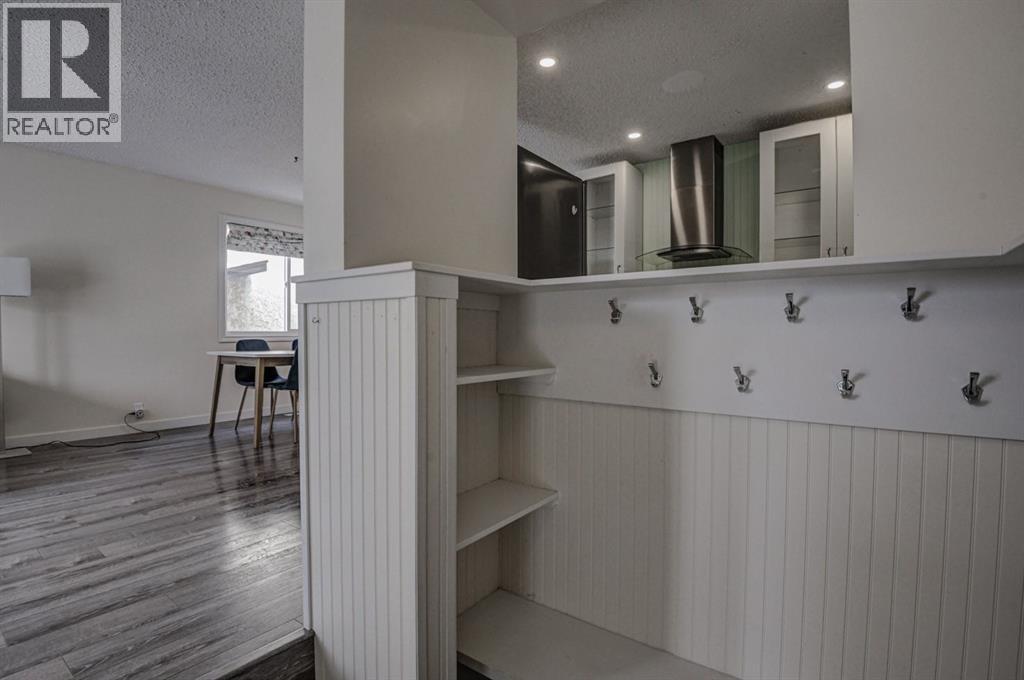 8408 Berkley Road Nw, Calgary, Alberta  T3K 1B4 - Photo 3 - A2302329