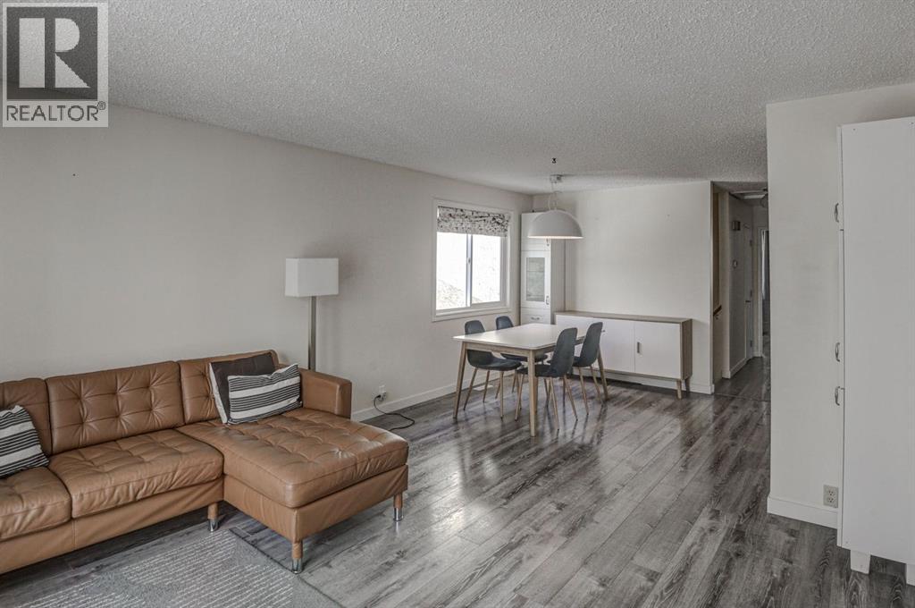 8408 Berkley Road Nw, Calgary, Alberta  T3K 1B4 - Photo 4 - A2302329