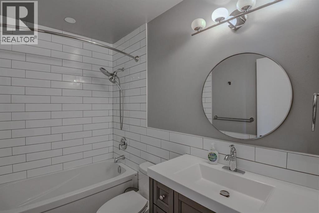 8408 Berkley Road Nw, Calgary, Alberta  T3K 1B4 - Photo 11 - A2302329