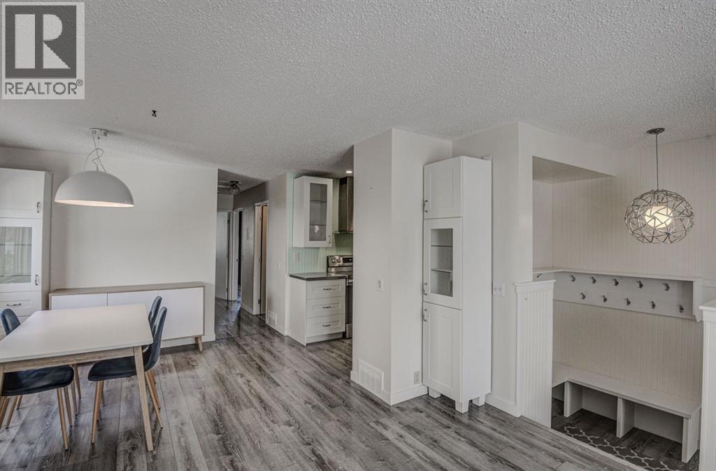 8408 Berkley Road Nw, Calgary, Alberta  T3K 1B4 - Photo 8 - A2302329