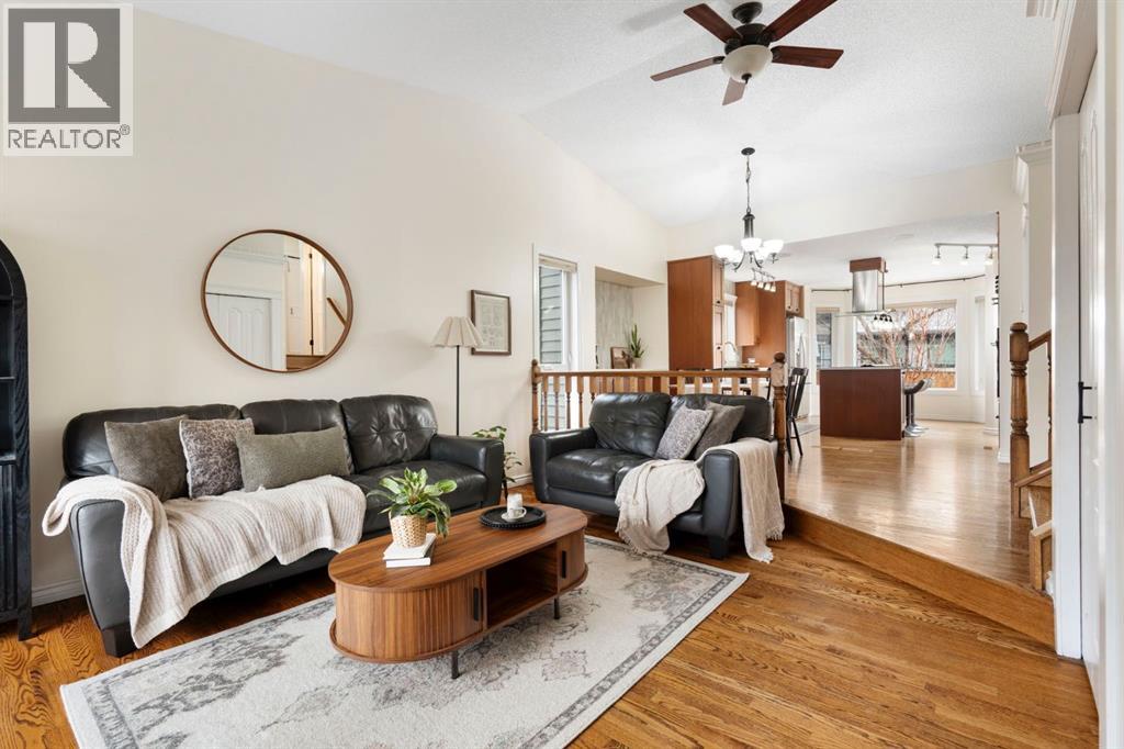 15 Mckinley Place Se, Calgary, Alberta  T2Z 1T8 - Photo 5 - A2301173