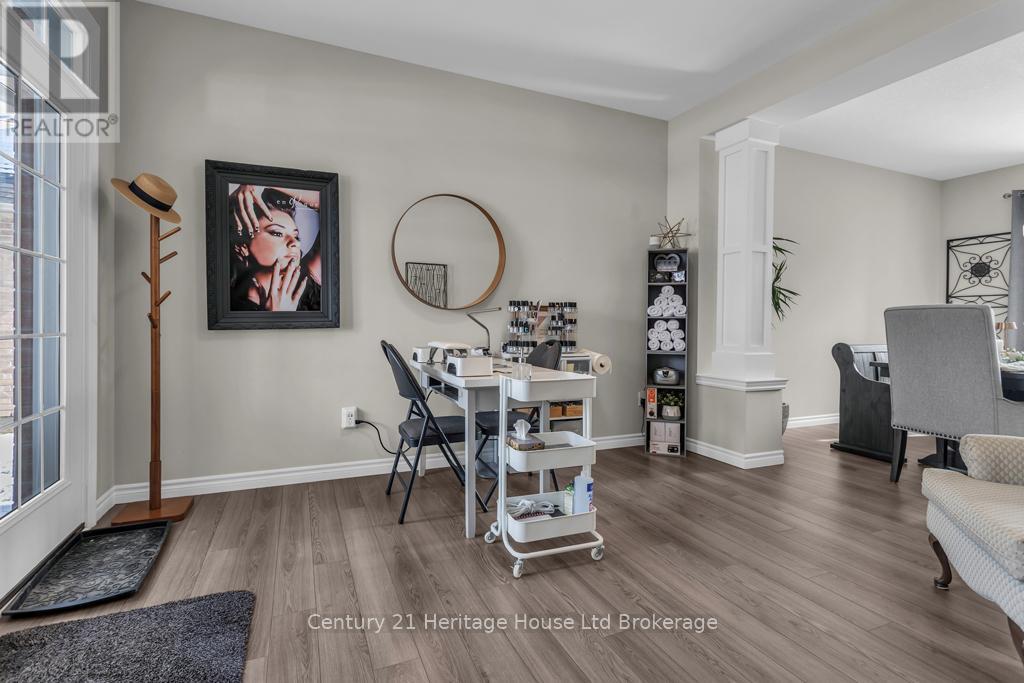 29 Brookside Lane, Tillsonburg, Ontario  N4G 0A1 - Photo 3 - X12813934