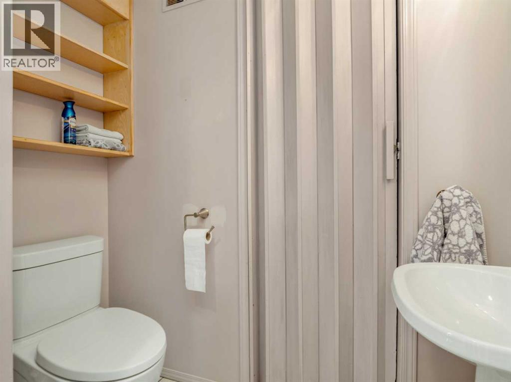 613 30 Street S, Lethbridge, Alberta  T1J 3V2 - Photo 5 - A2301061