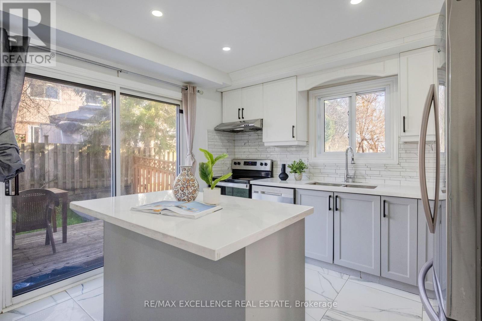 48 Traverston Court, Brampton, Ontario  L6Z 1C9 - Photo 17 - W13016974