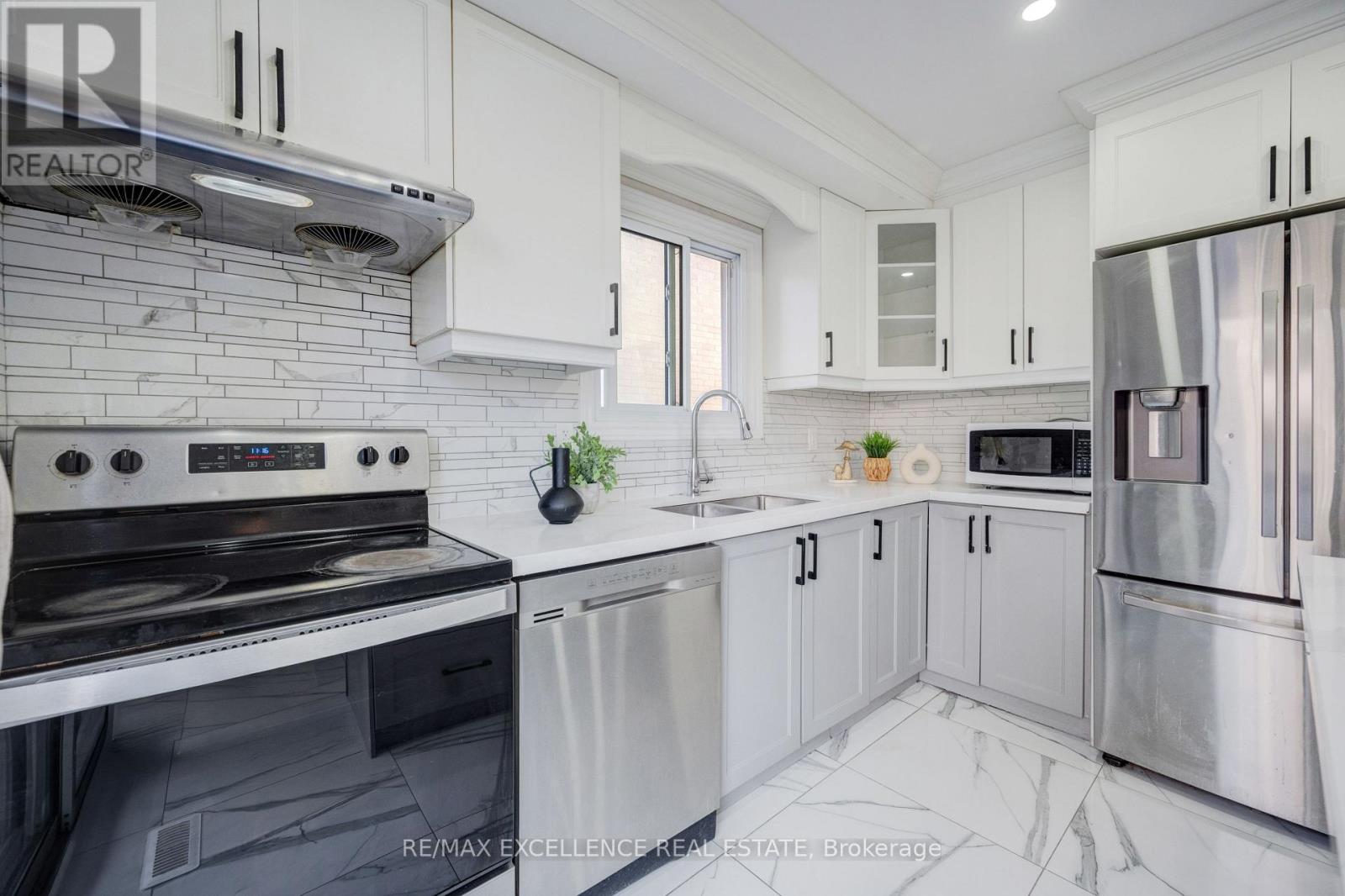 48 Traverston Court, Brampton, Ontario  L6Z 1C9 - Photo 19 - W13016974