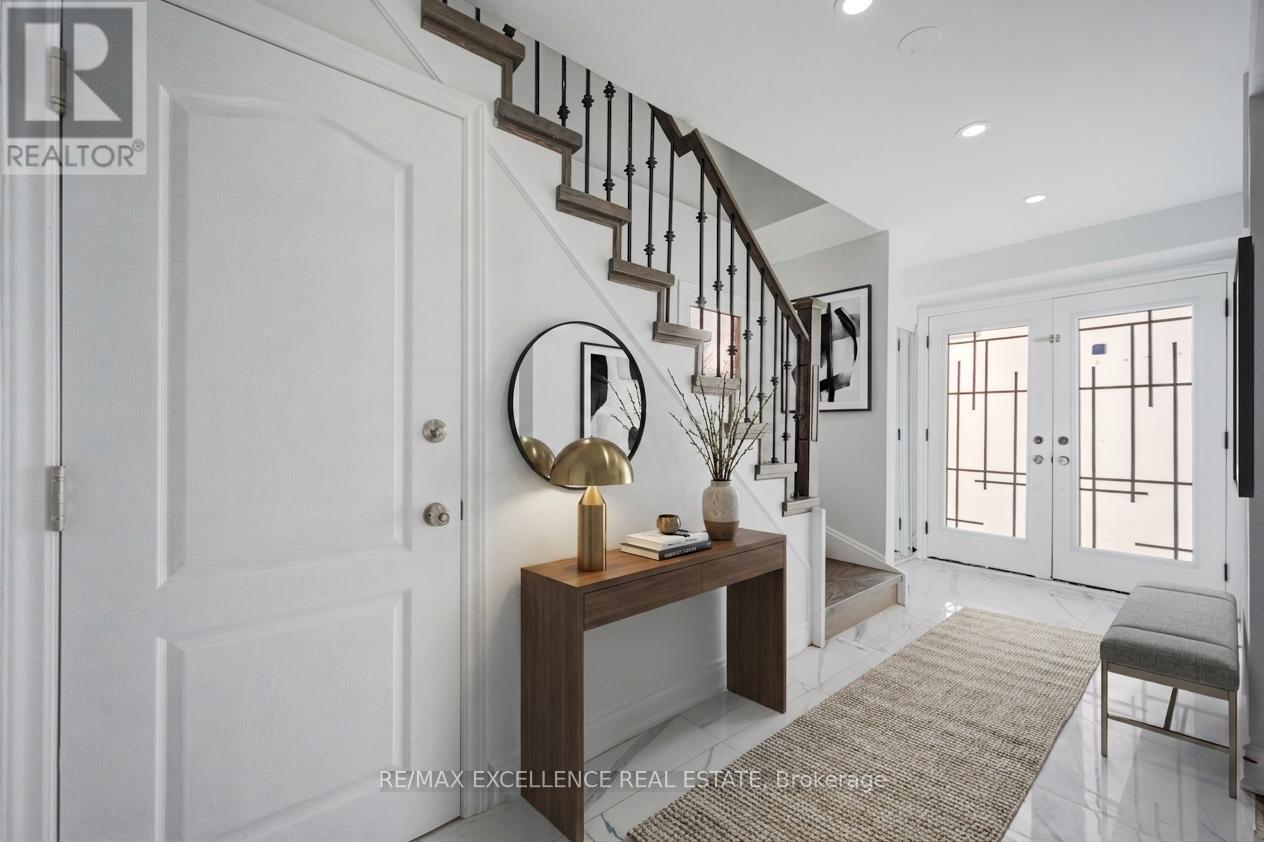 48 Traverston Court, Brampton, Ontario  L6Z 1C9 - Photo 4 - W13016974