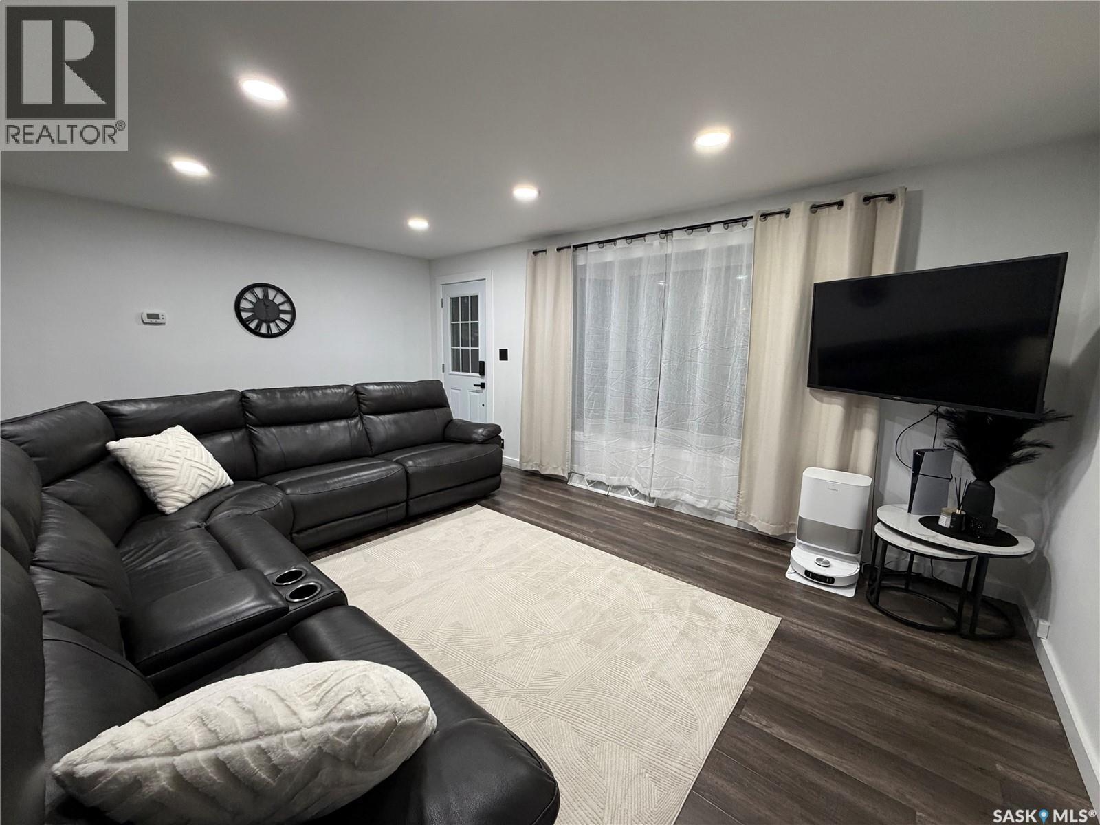 1128 Sidney Street E, Swift Current, Saskatchewan  S9H 1T9 - Photo 5 - SK033295