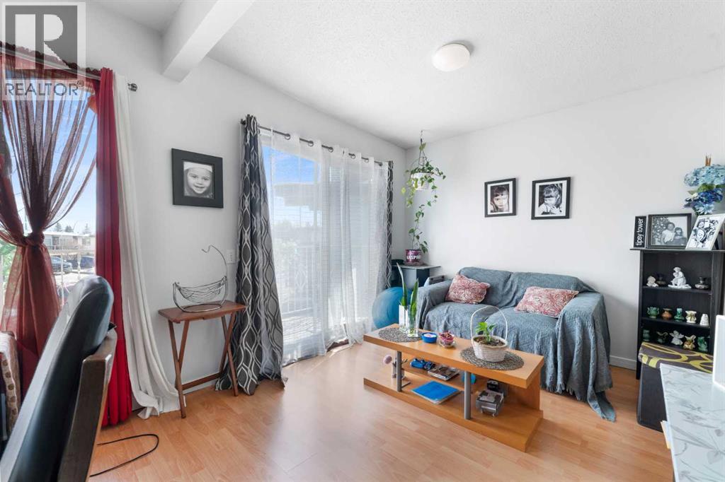 1827 46 Street SE, Calgary, Alberta  T2B 2J9 - Photo 9 - A2295051