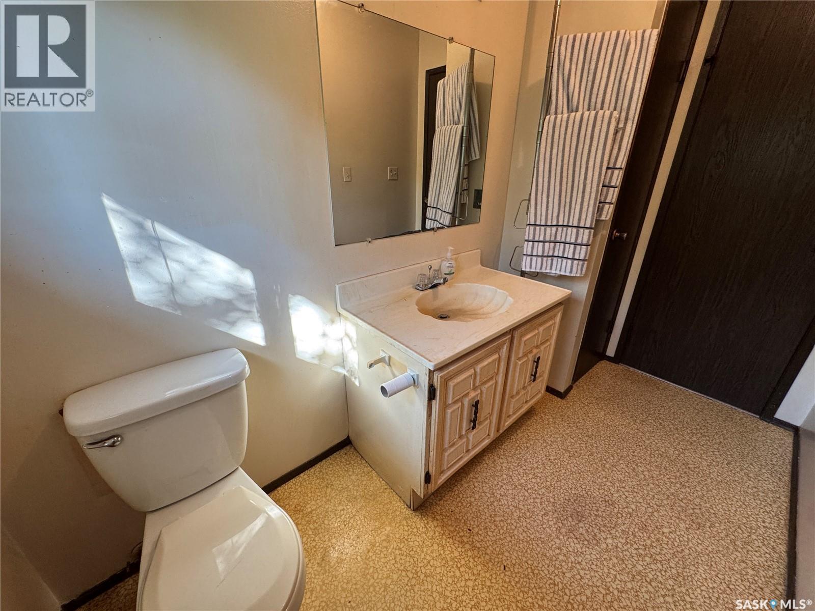 202 4th Avenue, Landis, Saskatchewan  S0K 2K0 - Photo 18 - SK033309