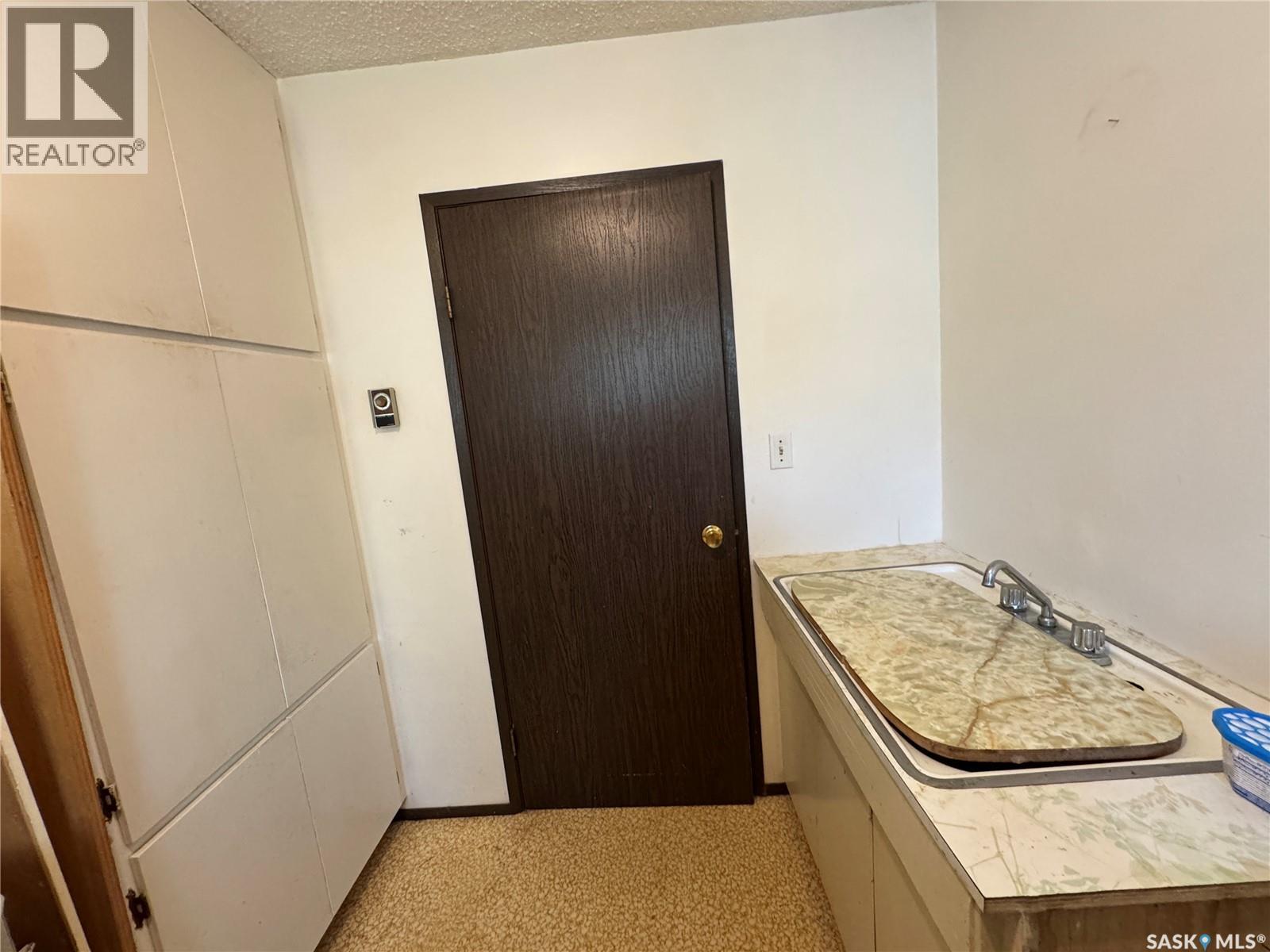 202 4th Avenue, Landis, Saskatchewan  S0K 2K0 - Photo 21 - SK033309