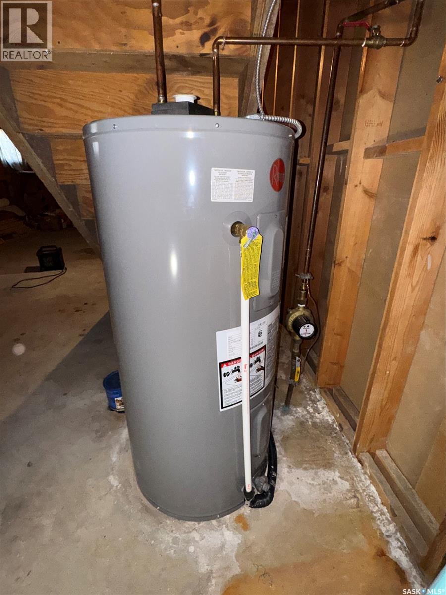 202 4th Avenue, Landis, Saskatchewan  S0K 2K0 - Photo 29 - SK033309