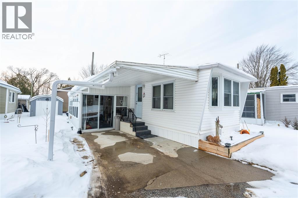 1940 London Line Unit# 31, Sarnia, Ontario  N7W 1B5 - Photo 2 - 26003097