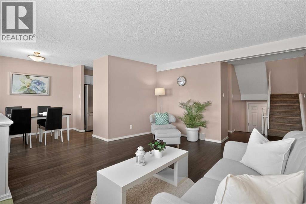 10304 Braeside Drive Sw, Calgary, Alberta  T2W 1B4 - Photo 3 - A2302238