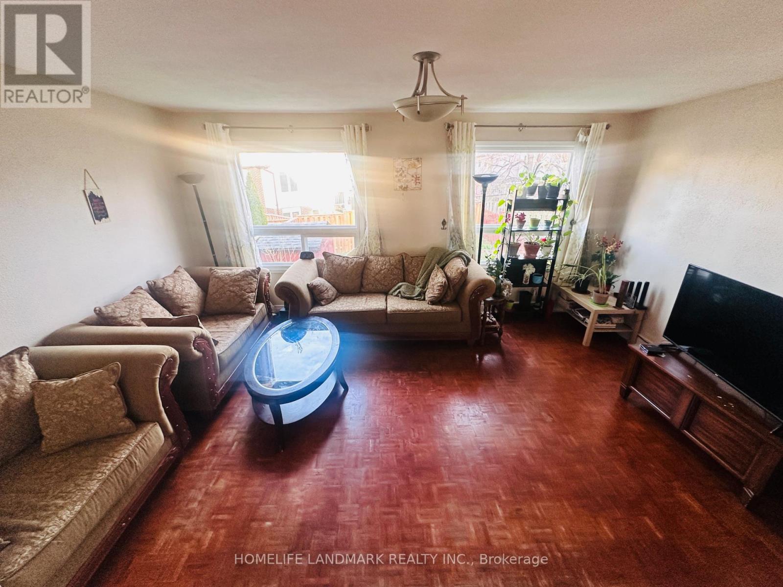 Main Level - 940 Hampstead Court, Mississauga, Ontario  L5C 3L1 - Photo 17 - W12958114