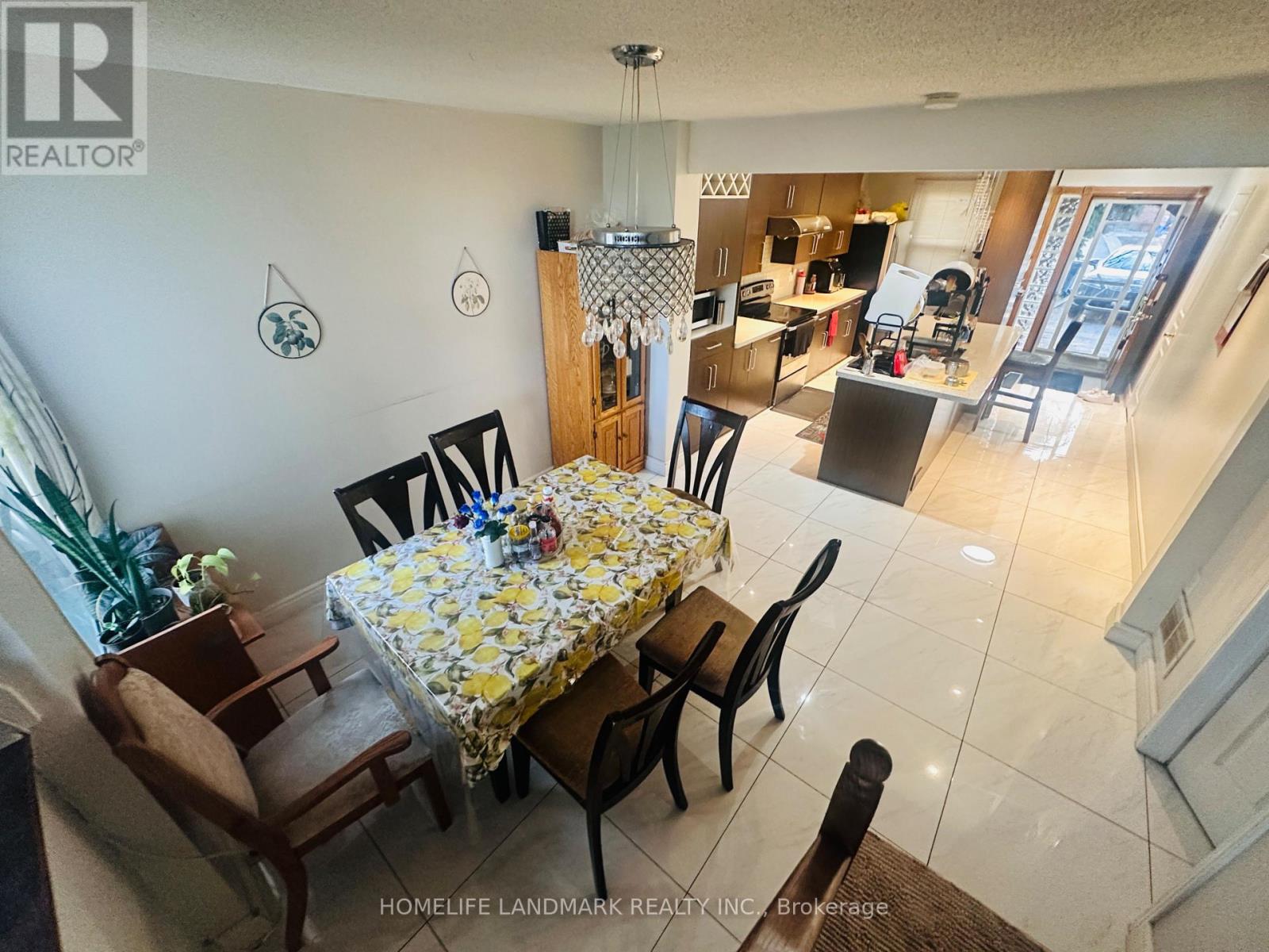 Main Level - 940 Hampstead Court, Mississauga, Ontario  L5C 3L1 - Photo 13 - W12958114