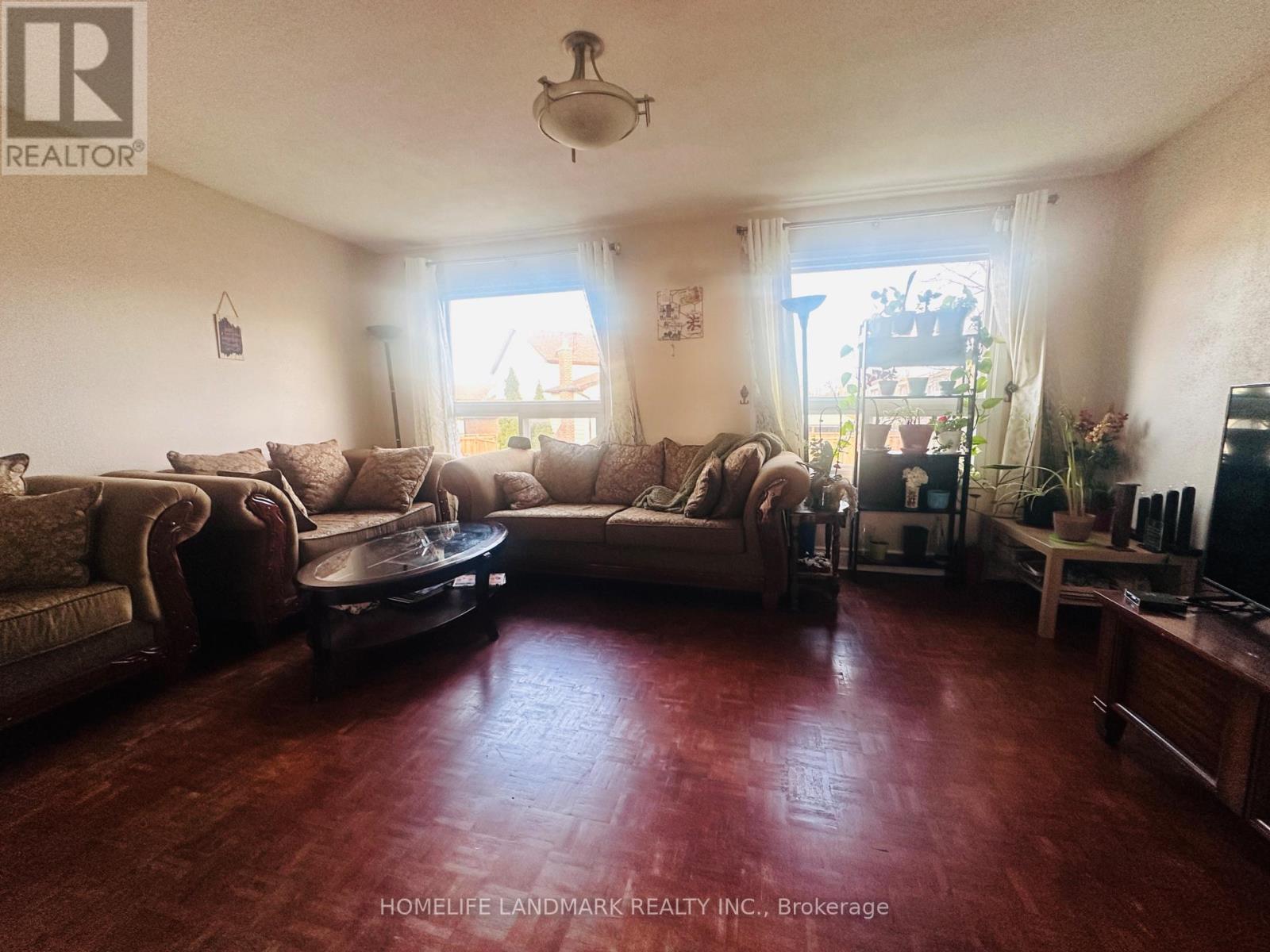 Main Level - 940 Hampstead Court, Mississauga, Ontario  L5C 3L1 - Photo 14 - W12958114