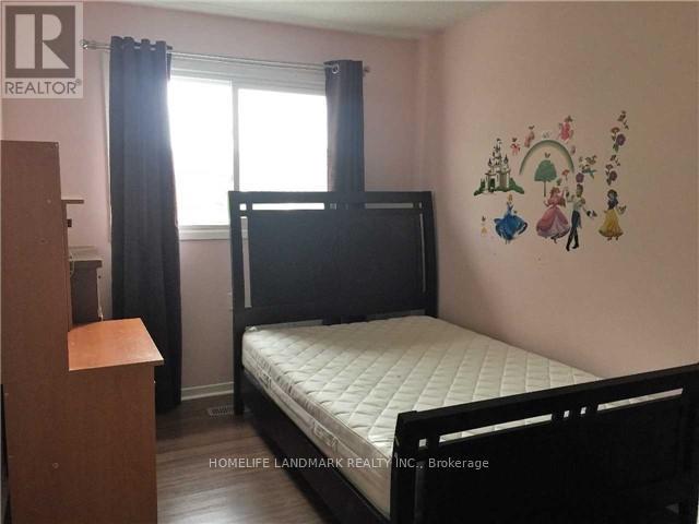 Main Level - 940 Hampstead Court, Mississauga, Ontario  L5C 3L1 - Photo 6 - W12958114