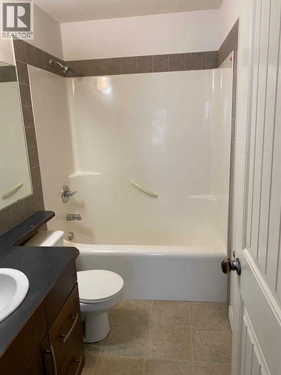 210 Saddlebrook Way NE, Calgary, Alberta  T3J 0B5 - Photo 15 - A2293645