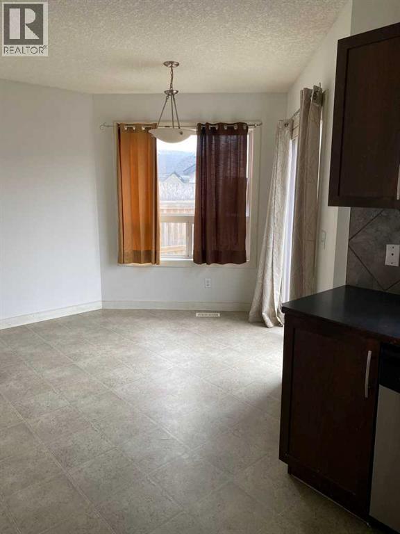 210 Saddlebrook Way NE, Calgary, Alberta  T3J 0B5 - Photo 3 - A2293645