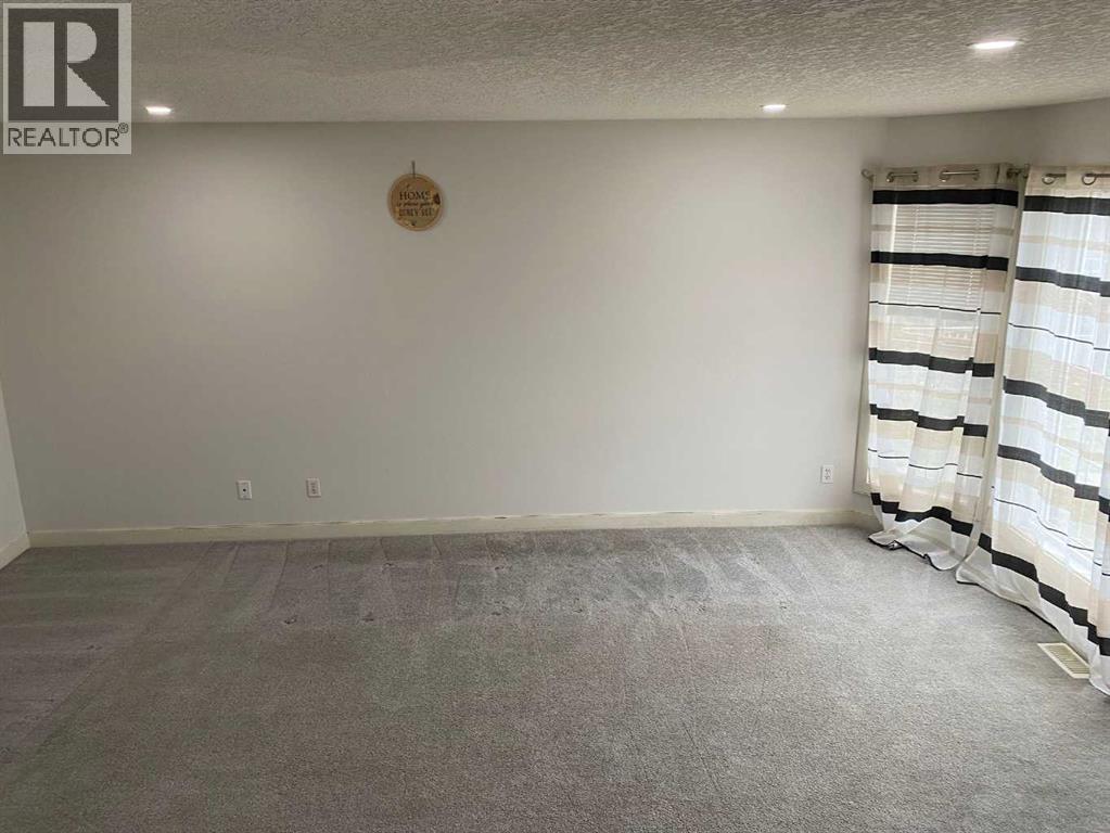 210 Saddlebrook Way NE, Calgary, Alberta  T3J 0B5 - Photo 7 - A2293645