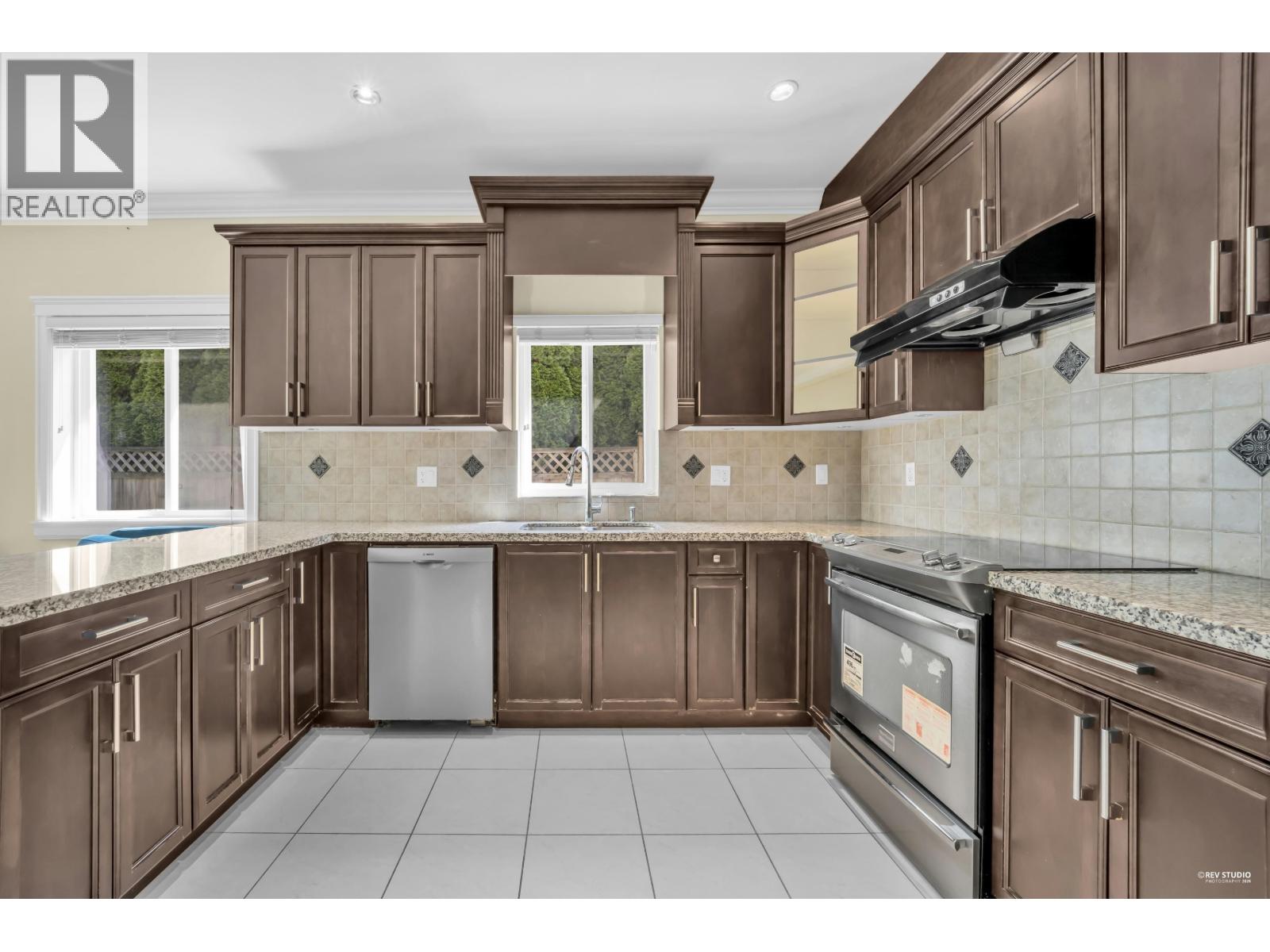 5871 Rumble Street, Burnaby, British Columbia  V5J 2C3 - Photo 12 - R3111581