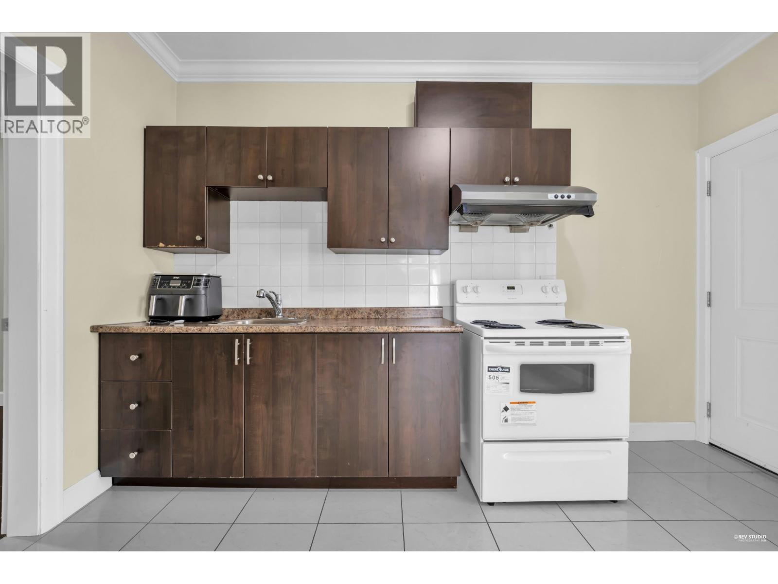 5871 Rumble Street, Burnaby, British Columbia  V5J 2C3 - Photo 24 - R3111581