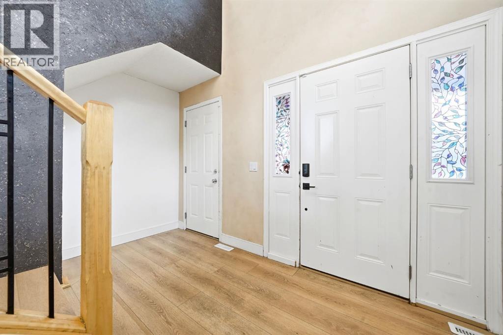 165 Thornfield Close Se, Airdrie, Alberta  T4A 2K8 - Photo 2 - A2302808