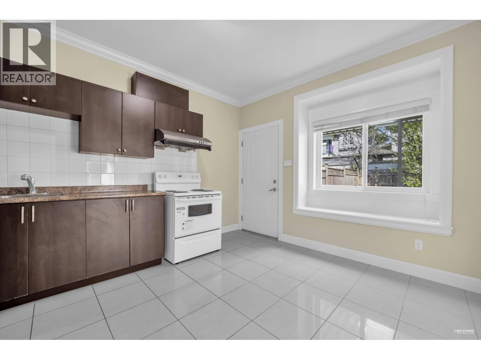 5871 Rumble Street, Burnaby, British Columbia  V5J 2C3 - Photo 22 - R3111581