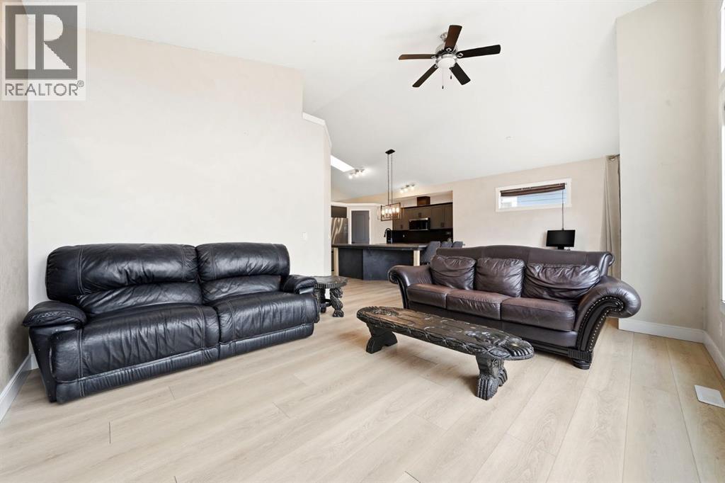 165 Thornfield Close Se, Airdrie, Alberta  T4A 2K8 - Photo 9 - A2302808