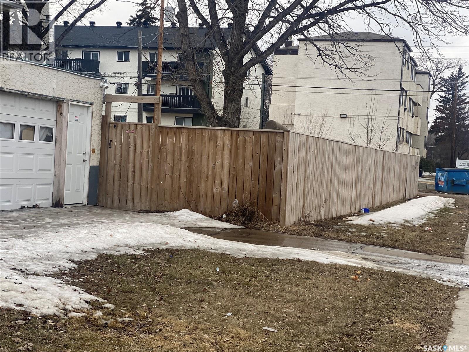 201 U Avenue S, Saskatoon, Saskatchewan  S7M 3C1 - Photo 2 - SK033337