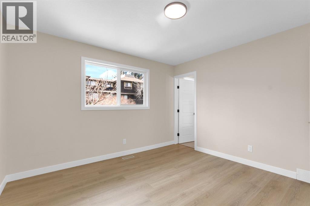 956 Bracewood Rise Sw, Calgary, Alberta  T2W 3C9 - Photo 11 - A2299539