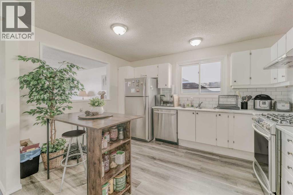 112 Edgedale Way, Calgary, Alberta  T3A 2P9 - Photo 7 - A2302797